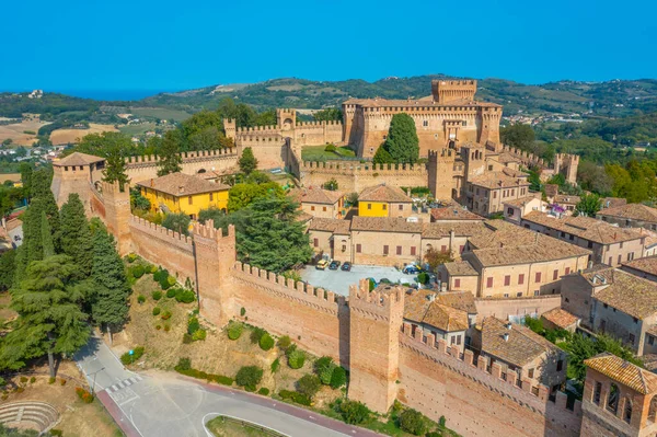 İtalyan kasabası Gradara 'nın hava manzarası.