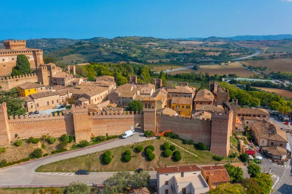 İtalyan kasabası Gradara 'nın hava manzarası.