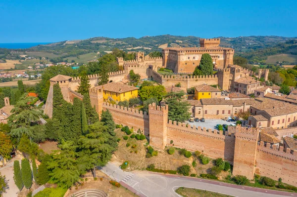 İtalyan kasabası Gradara 'nın hava manzarası.