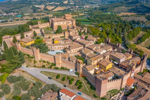 İtalyan kasabası Gradara 'nın hava manzarası.
