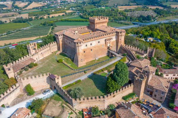 İtalyan kasabası Gradara 'nın hava manzarası.