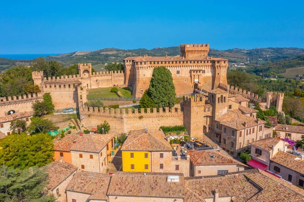 İtalyan kasabası Gradara 'nın hava manzarası.