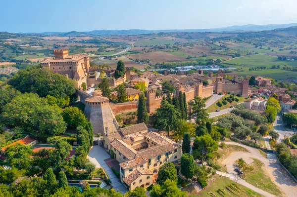 İtalyan kasabası Gradara 'nın hava manzarası.