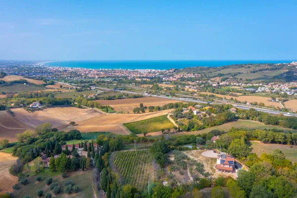 Adriyatik kıyısı Gradara, İtalya 'dan izleniyor.