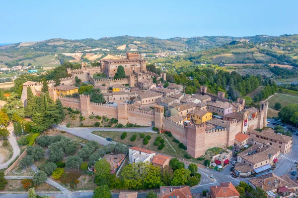 İtalyan kasabası Gradara 'nın hava manzarası.