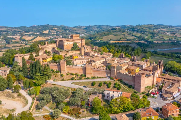 İtalyan kasabası Gradara 'nın hava manzarası.