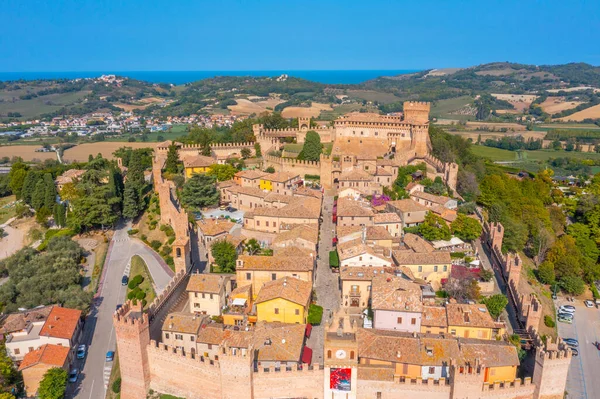 İtalyan kasabası Gradara 'nın hava manzarası.