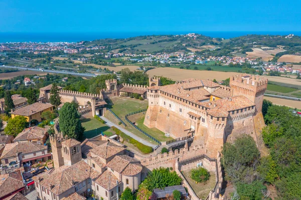 İtalyan kasabası Gradara 'nın hava manzarası.