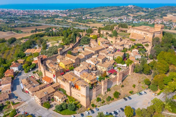 İtalyan kasabası Gradara 'nın hava manzarası.