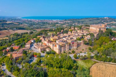 İtalyan kasabası Gradara 'nın hava manzarası.