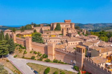 İtalyan kasabası Gradara 'nın hava manzarası.