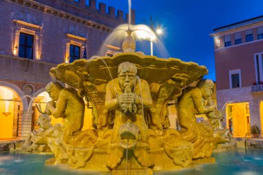 Pesaro, İtalya 'nın merkezindeki Palazzo Ducale' nin gündoğumu manzarası.