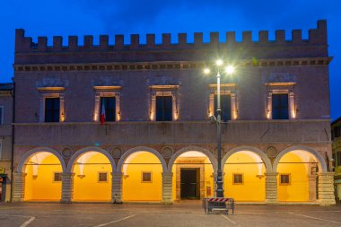 Pesaro, İtalya 'nın merkezindeki Palazzo Ducale' nin gündoğumu manzarası.