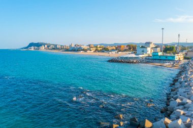 İtalyan kenti Pesaro 'nun deniz manzarası.