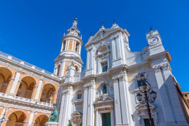 İtalya 'daki Kutsal Loreto Evi' nin mabedi..