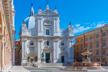 Piazza della Madonna ve İtalya 'daki Loreto Kutsal Evinin Sığınağı.