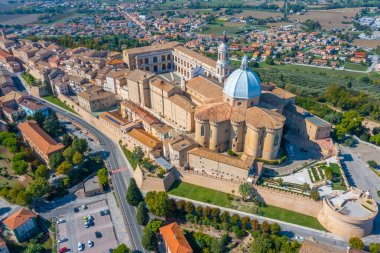 İtalya 'daki Loreto Kutsal Evi' nin havadan görünüşü..