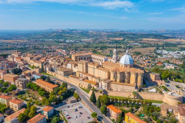 İtalya 'daki Loreto Kutsal Evi' nin havadan görünüşü..
