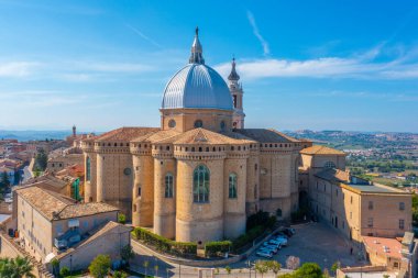 İtalya 'daki Loreto Kutsal Evi' nin havadan görünüşü..
