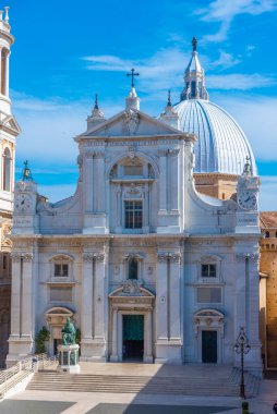 İtalya 'daki Kutsal Loreto Evi' nin mabedi..