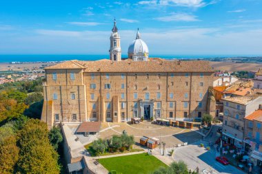 İtalya 'daki Loreto Kutsal Evi' nin havadan görünüşü..