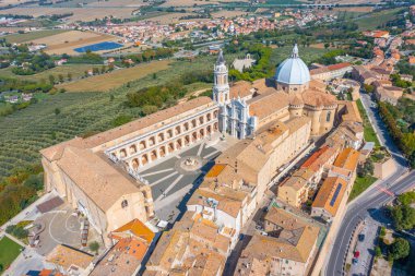 İtalya 'daki Loreto Kutsal Evi' nin havadan görünüşü..