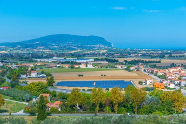 İtalya 'daki Conero doğal parkının havadan görünüşü.