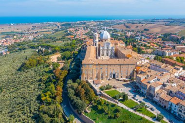 İtalya 'daki Loreto Kutsal Evi' nin havadan görünüşü..