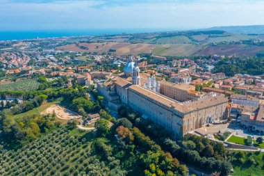 İtalya 'daki Loreto Kutsal Evi' nin havadan görünüşü..