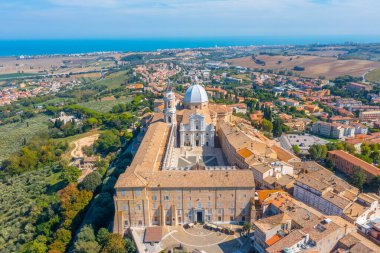 İtalya 'daki Loreto Kutsal Evi' nin havadan görünüşü..