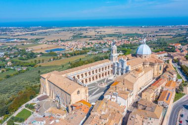 İtalya 'daki Loreto Kutsal Evi' nin havadan görünüşü..