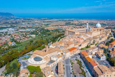 İtalya 'daki Loreto Kutsal Evi' nin havadan görünüşü..