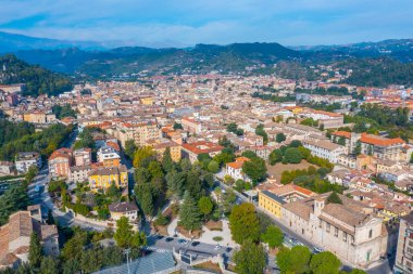 İtalyan şehri Ascoli Piceno 'nun hava manzarası.