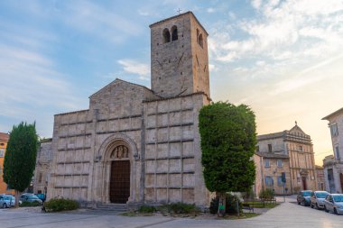 İtalya, Ascoli Piceno 'daki Saint Vincenzo ve Anastasio Kilisesi.