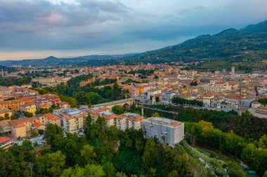 İtalyan şehri Ascoli Piceno 'nun şehir merkezinin havadan görünüşü.