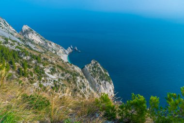 İtalya 'daki Monte Conero parkının doğal manzarası.