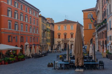 Ancona, İtalya 'daki Piazza del Plebiscito' nun gündoğumu manzarası.
