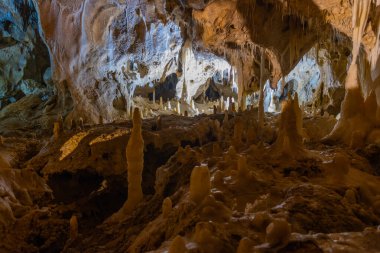 İtalya 'daki Grotte di Frasassi mağaraları.