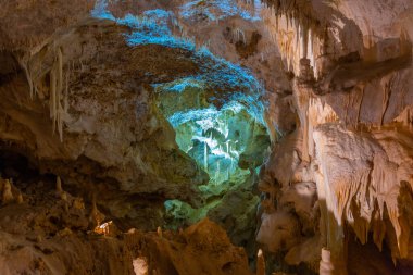 İtalya 'daki Grotte di Frasassi mağaraları.