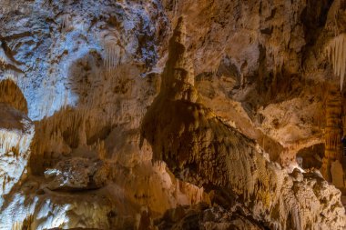 İtalya 'daki Grotte di Frasassi mağaraları.