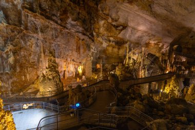 İtalya 'daki Grotte di Frasassi mağaraları.