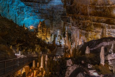 İtalya 'daki Grotte di Frasassi mağaraları.