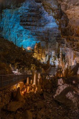 İtalya 'daki Grotte di Frasassi mağaraları.