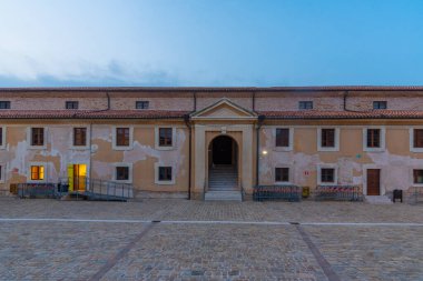 İtalya 'nın Ancona kentindeki Mole Vanvitelliana kalesinin günbatımı manzarası.