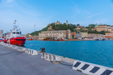 Ancona, İtalya 'ya bakan San Ciriaco Katedrali.