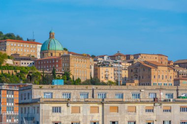 İtalyan şehri Ancona 'nın manzarası.