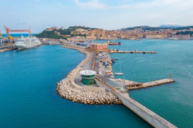 İtalya 'nın Ancona limanının Panorama manzarası.