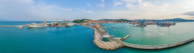 İtalya 'nın Ancona limanının Panorama manzarası.