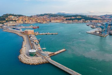 İtalya 'nın Ancona limanının Panorama manzarası.