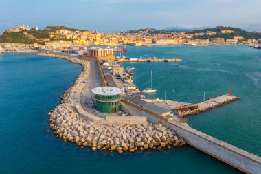 İtalya 'nın Ancona limanının Panorama manzarası.